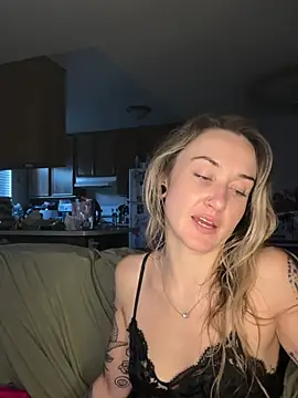 tattedxxxmami's Webcam Show