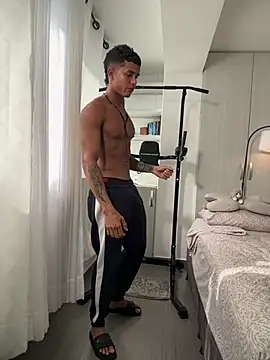 Paradise_boy__ Adlı Modelin Canlı XXX Sohbeti