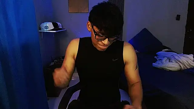 Mr_yisuzz 在線直播表演