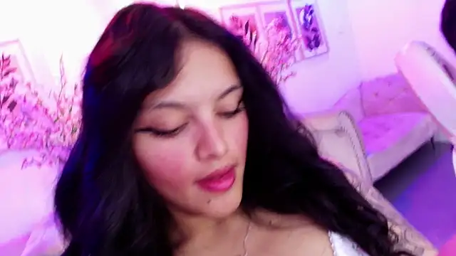 Maddie_T18's Live XXX Chat