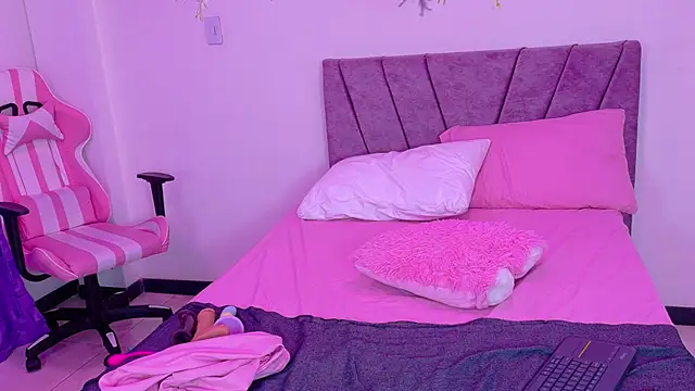 NahomyEvans' Live XXX Chat