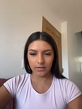 NicolleeEvanss' Live XXX Chat