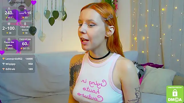 Polly_Redhead élő XXX-chatje