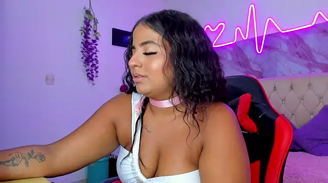 צ'אט XXX בשידור חי של _1Noah_