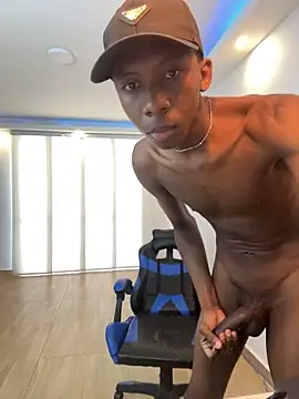 milo018 Live XXX Chat