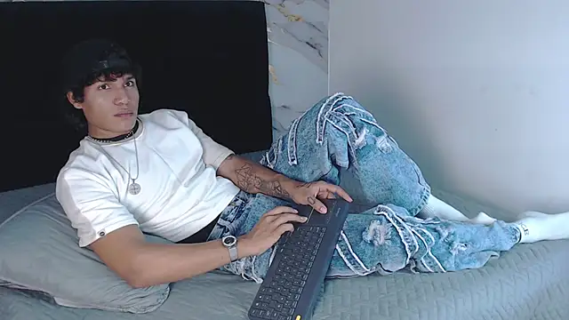 MaximilianRoth – Naživo XXX chat