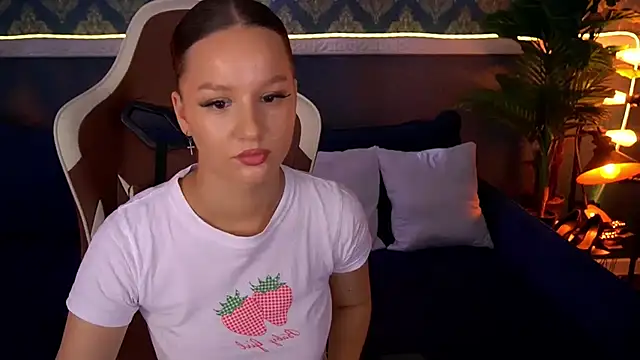 MissSonyaShy Show in webcam