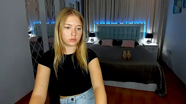 RosaTiny's Live XXX Chat