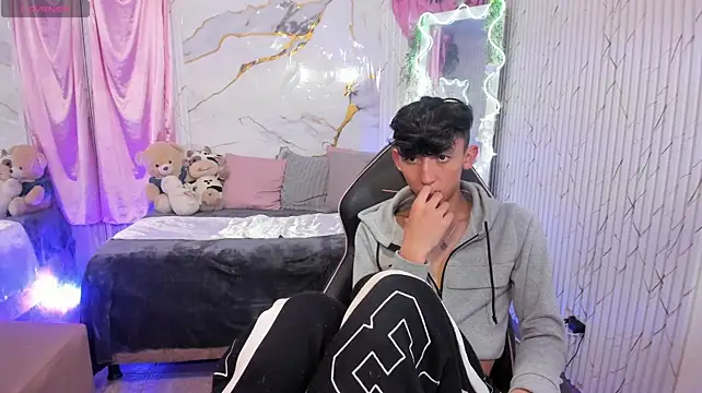 Pokazy przed kamerką – ETHANN_TAY1
