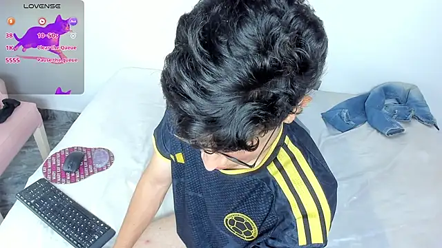 Chat XXX ao vivo de Benjamin_Buster