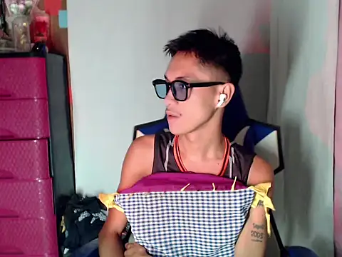 riks_tyler 现场XXX聊天