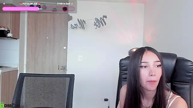 Mikeyvioleta_ élő XXX-chatje