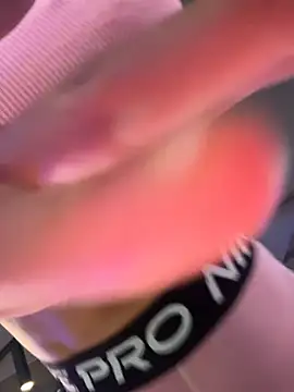 F3ckd0lllucyのライブXXXチャット