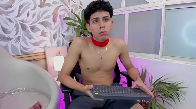 Lucas_West_ Chat XXX live