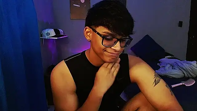 הופעת וובקאם של Mr_yisuzz