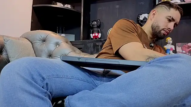 matteosantos Adlı Modelin Canlı XXX Sohbeti