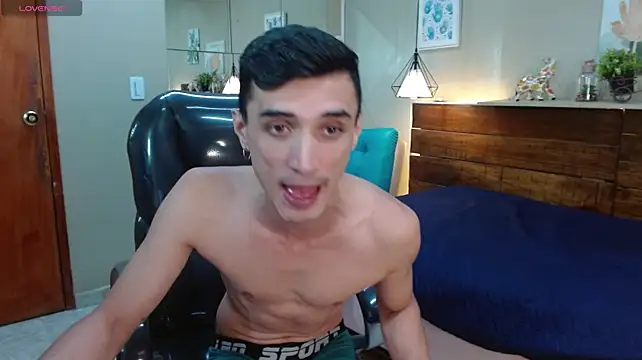 FelipeFriendly Show in webcam