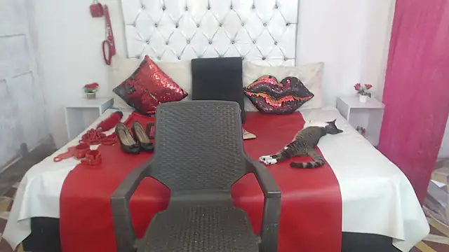 Sweetbigcatt Chat XXX live