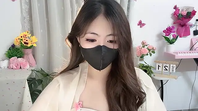 MIJ-Uwuu Chat XXX live