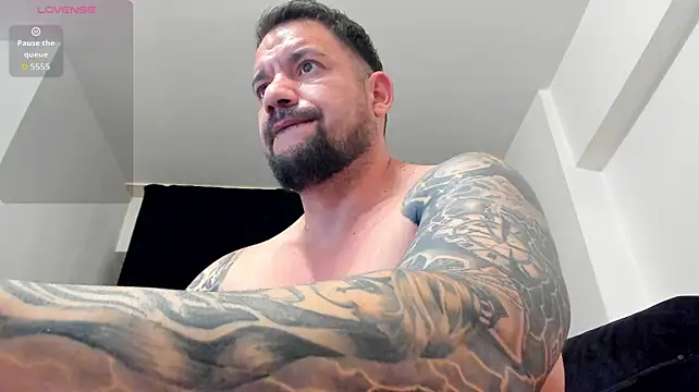 Show modela musclemonster31 na web-kameri
