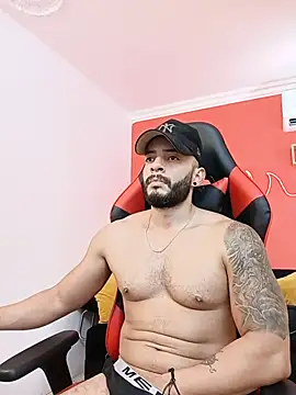 צ'אט XXX בשידור חי של Mike_savage3