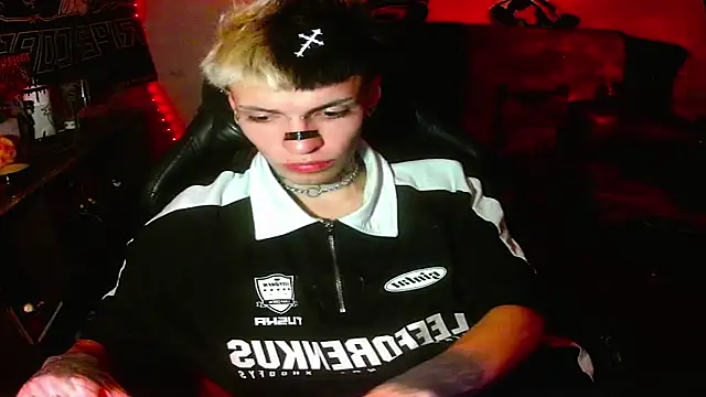 Pokazy przed kamerką – prince_x_dark