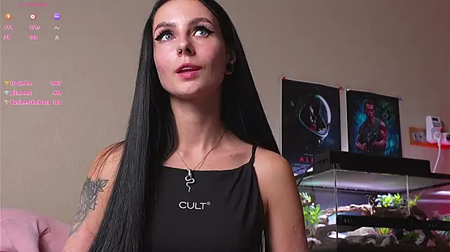 YaraAveiri's Live XXX Chat