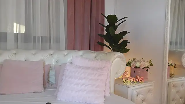 NinaCrystal1 Adlı Modelin Canlı XXX Sohbeti