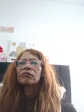 دردشة BustyMilf_ الجنسية المباشرة