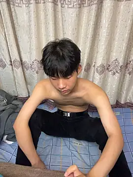 Show modela qomelo na web-kameri
