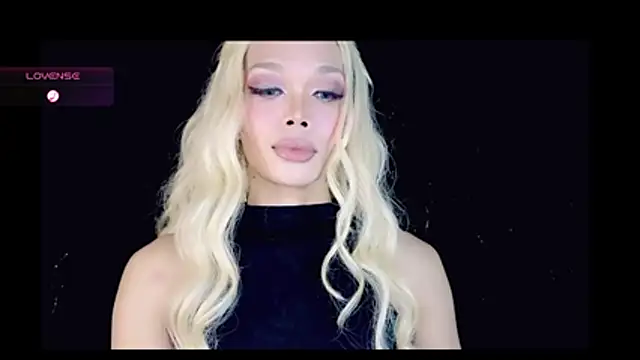 PRETTY_BIGCOCK1 élő XXX-chatje
