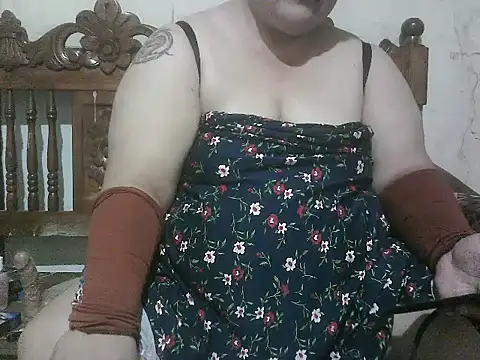 XXX chat uživo modela bigmommaxxx81