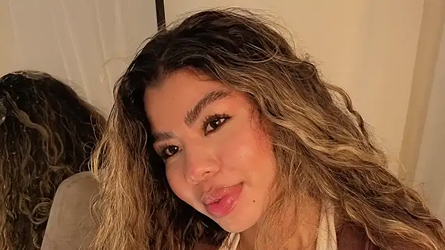 Melina_Ferrer1 Adlı Modelin Canlı XXX Sohbeti