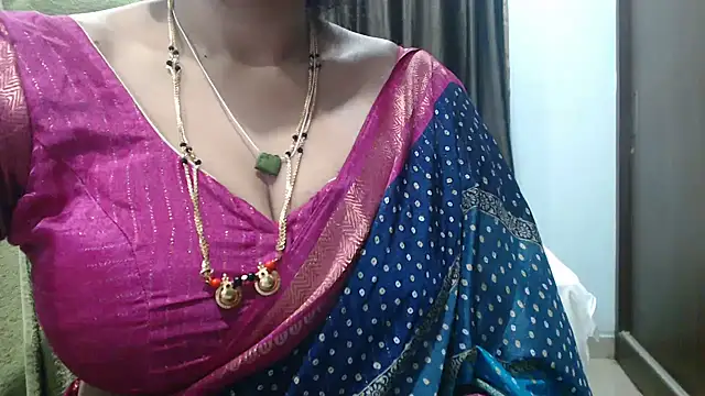 sunitha-3's Live XXX Chat