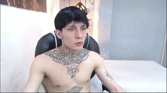 Cry_thereal élő XXX-chatje