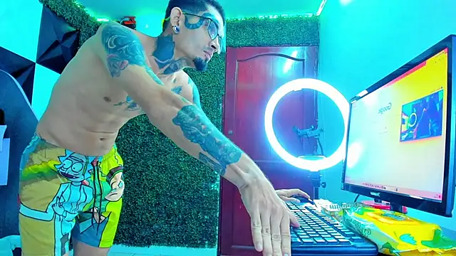 Boy_tatto77 XXX чат на живо