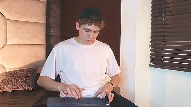 Tyler_Mcrey Live XXX-Chat