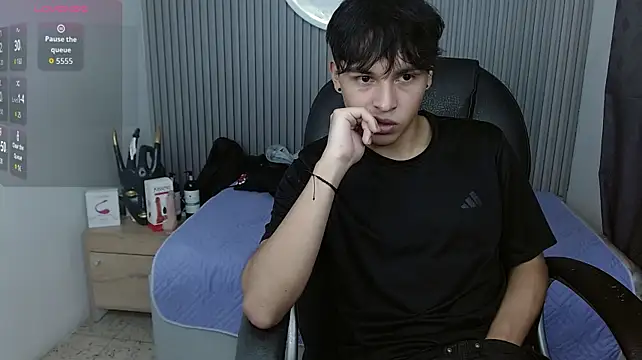 צ'אט XXX בשידור חי של StiwenTwink