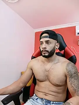 צ'אט XXX בשידור חי של Mike_savage3