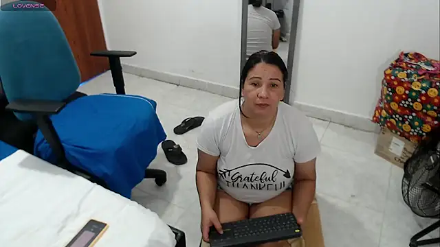 Chatroom XXX en direct de LAURA_Foxht