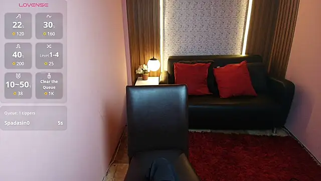 MoriahStorm Adlı Modelin Canlı XXX Sohbeti