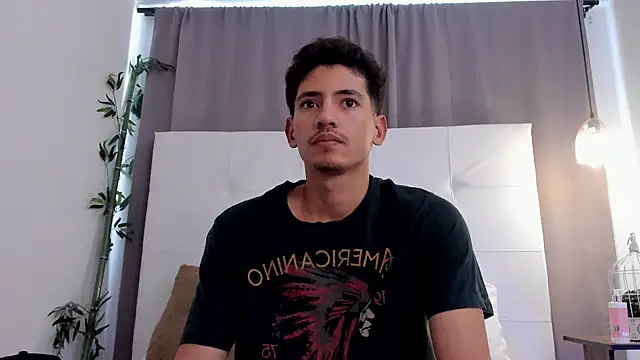 Alejo-and-Thiago 라이브 XXX 채팅