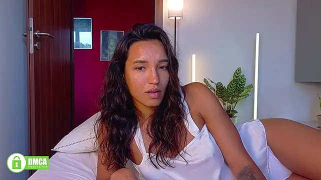 Tia-June's Live XXX Chat