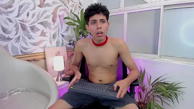 Lucas_West_n Webbikameraesitys