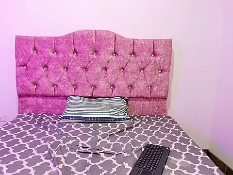 Chat +18 de Amara_Lee11 ao vivo