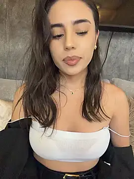 AbyThompson XXX чат на живо