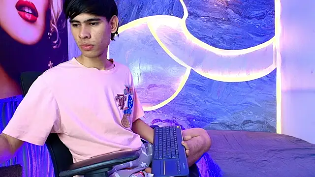 Tyler_schoby webcam show