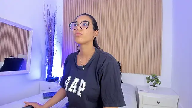 Chat +18 de GenesisRuiz ao vivo