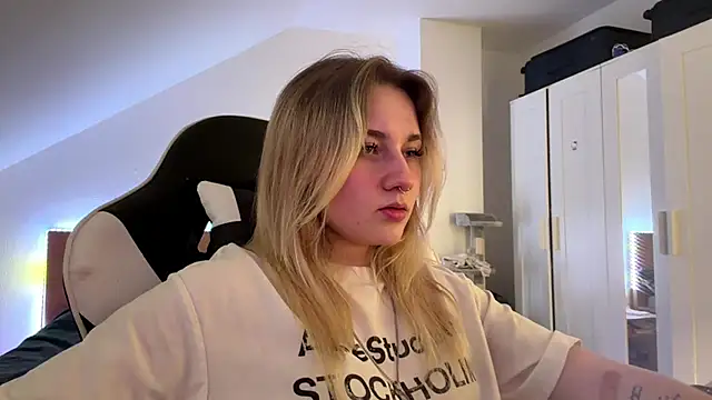 tutsiecutie's Live XXX Chat