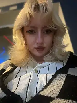 RonnieKiss Adlı Modelin Canlı XXX Sohbeti